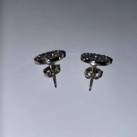 Sliver peace sign stud earrings with rhinestone inlay - Picture 4 of 4